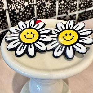 Smiley Daisy Woman Earrings